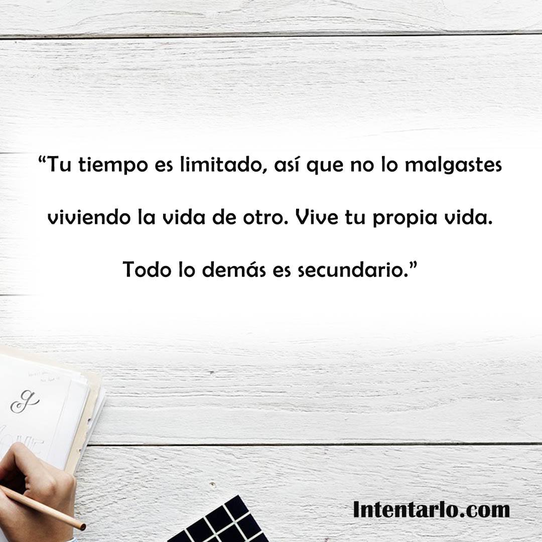 Frase sobre no malgastar el tiempo viviendo la vida de otro.