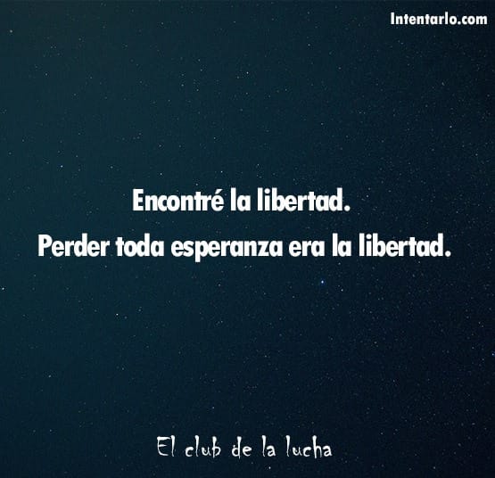 El texto sobre un fondo estrellado dice: "Encontré la libertad. Perder toda esperanza era la libertad. El club de la lucha.