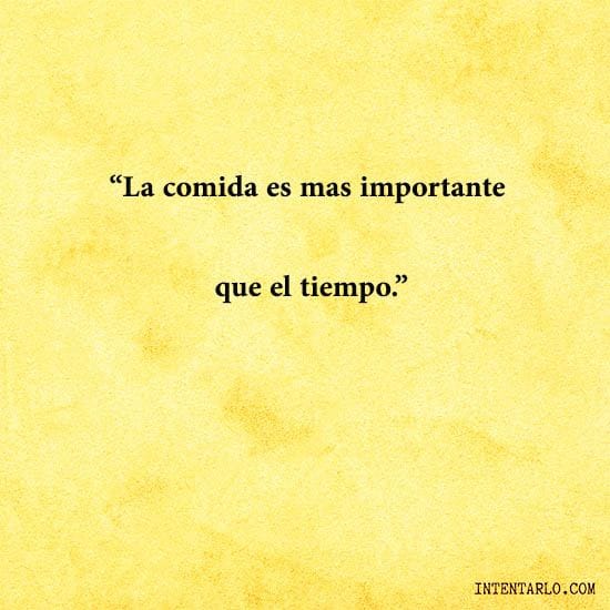 Texto en español sobre fondo amarillo que dice: "La comida es más importante que el tiempo". El texto está atribuido a "INTENTARLO.COM.