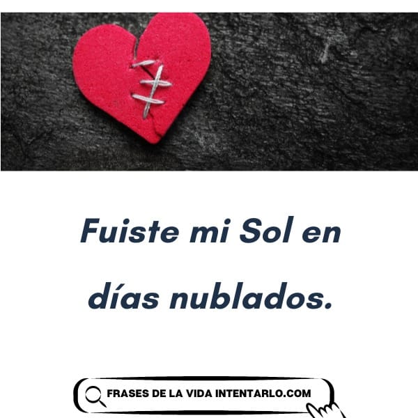 Un corazón rojo con puntadas se encuentra sobre el texto 'Fuiste mi Sol en días nublados' sobre un fondo oscuro con textura.