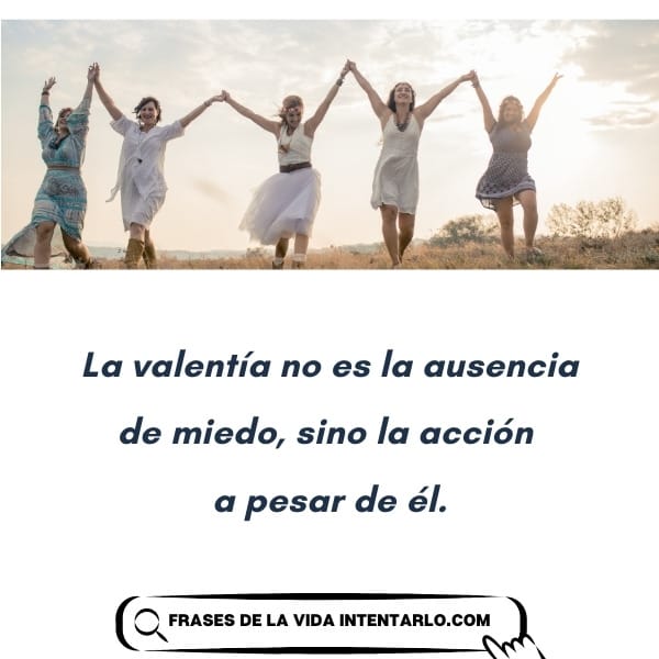 Mujeres saltando en un campo con la frase 'La valentía no es la ausencia de miedo'.
