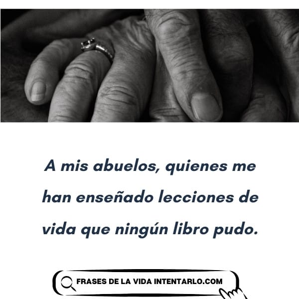 Dos manos ancianas entrelazadas, con un texto dedicado a las lecciones de vida impartidas por los abuelos.