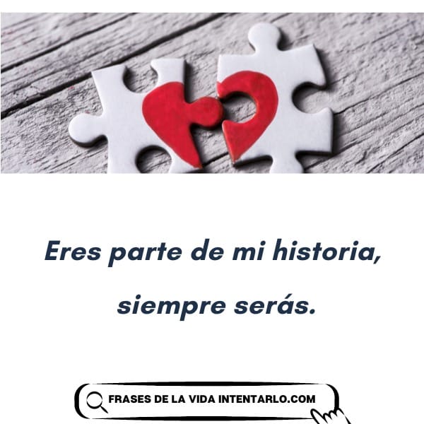 Dos piezas de rompecabezas con un corazón rojo parcialmente pintado en cada una están unidas sobre una superficie de madera. Debajo, el texto en español dice: 'Eres parte de mi historia, siempre serás'.